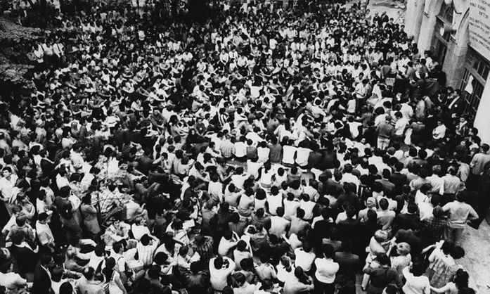 Studentske demonstracije ispred Rektorata Univerziteta u Beogradu, juni 1968.